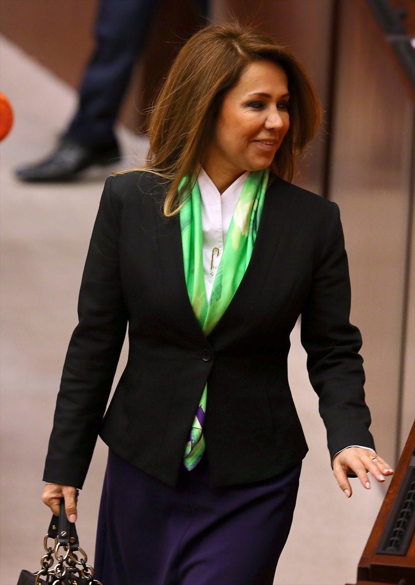 <p>Partilerin Grup başkanvekilleri de söz alarak 8 Mart Dünya Kadınlar Günü'nü kutladı.</p>
<p> </p>