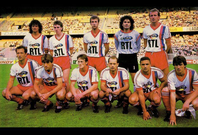 <p>PARIS SAINT GERMAIN 1987-1988</p>
<p>Soldan sağa</p>
<p><strong>Ayaktakiler:</strong> Thierry Rabat, Pierre Reynaud, Christian Zajakowski, Joel Bats, Philippe Jeannol.</p>
<p><strong>Oturanlar:</strong> Gabriel Calderon, Safet Susic, Bruno Roux, Ray Wilkins, Pierre Bianconi, Fabrice Poullain.</p>