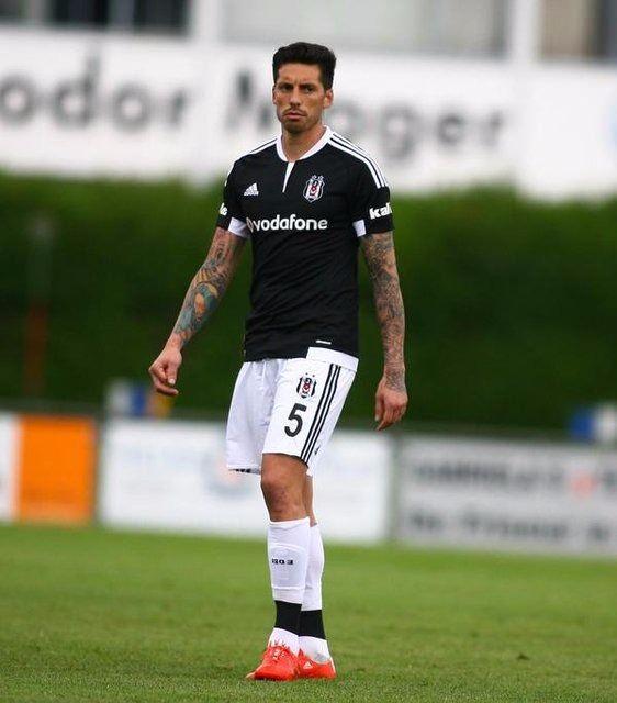 <p>Takımın 10 numarası Jose Sosa, geçtiğimiz sezon olduğu gibi bu senede Beşiktaş ataklarının maestorusu olacak.</p>
<p> </p>