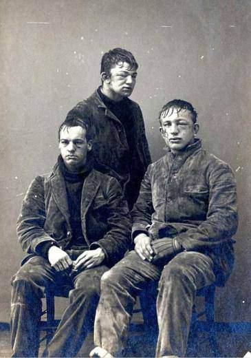 <p>Princeton Üniversitesi’nin çaylak ve kıdemli öğrencileri arasında yapılan kartopu savaşı sonrası çekilen bir kare, 1893</p>