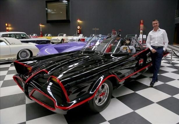<p>Murat Özgörkey, çocukluk döneminde Batman filminde kahramanın kullandığı Batmobile'in oyuncağına sahip olduklarını belirterek, müzedeki otomobiller arasında 1966 yılında çekilen "Batman" filmindeki "Batmobile"ın birkaç replikasından birinin yer almasının kendilerini gururlandırdığını ifade etti. </p>
<p> </p>