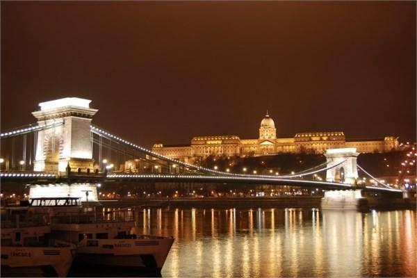 <p>Macaristan, Budapeşte - Szechenyi Köprüsü</p>
