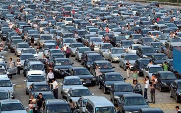 <p>Trafik sıkışıklığı önleme</p>
<p>Trafikte kaldığınızda aradığınız, sizi ve arabanızı bulunduğunuz yerden alan ilginç yol yardımı.</p>