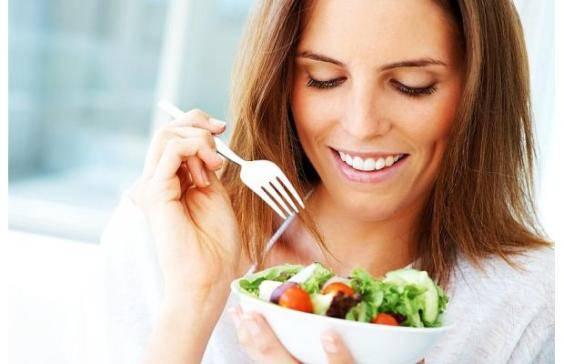 <p>İltihaplanmayı engelleyen bir diyet programı hazırlayarak sağlıklı beslenebilirsiniz.</p>
