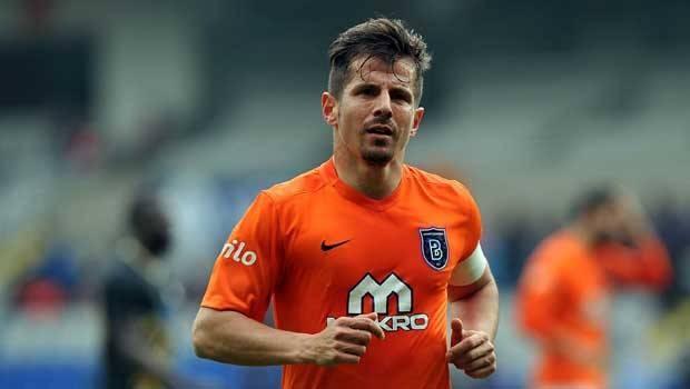 <p><strong>Tek kelime-cevap şeklinde sorulara açık yüreklilikle cevap veren Emre; </strong></p>

<p><strong>Futbol: </strong>Ailemden sonra gelen şey</p>

