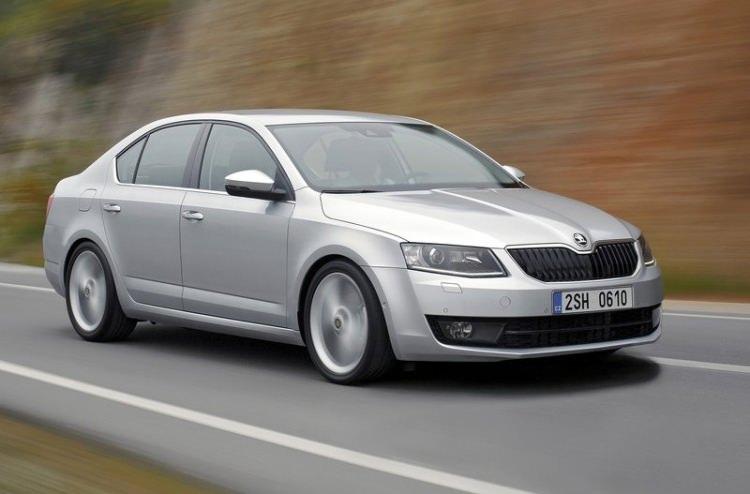 <p><span style="color:#FFA07A"><strong>SKODA OCTAVIA</strong></span></p>
