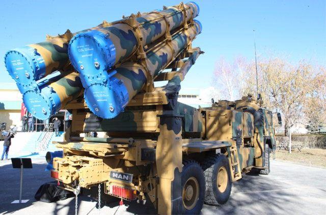 <p>Düzenlenen törenle fırlatma, taşıma yükleme ile komuta aracı ve 302 mm füzelerin Türk Silahlı Kuvvetlerine teslimatı yapıldı.</p>

<p> </p>

<ul>
</ul>

<ul>
</ul>
