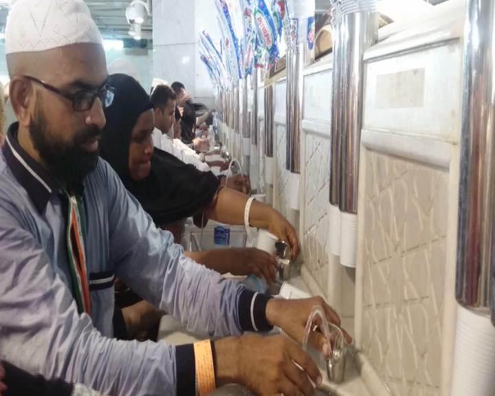 <p>Bunlar burada geceyi geçirdikten sonra yarın sabah Arafat'a doğru yola çıkacaklar.</p>