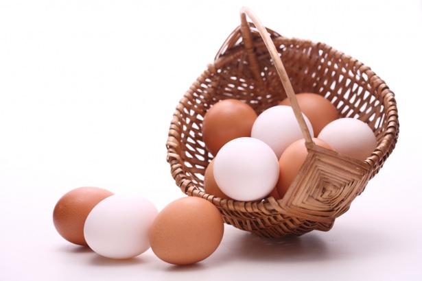 <p><span style="color:#FFFFFF">Herkes kahvaltıda ya da günün diğer yemek saatlerinde yumurtayı tüketir. Yumurta, anne sütünden sonra insanın ihtiyacı olan tüm besin öğelerini bulunduran tek besindir. </span></p>
