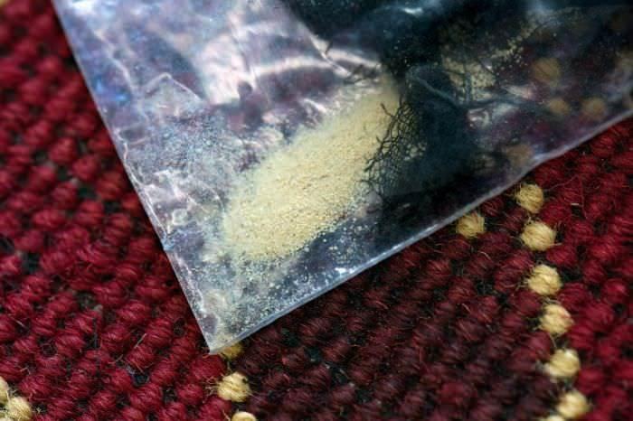 <p>Toplam 9 halının içinde 45 kilogram eroin ele geçirildiği bildirildi.</p>