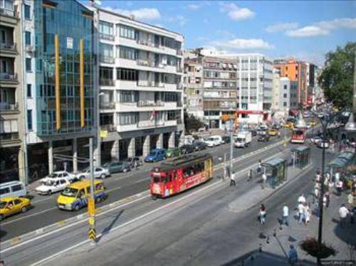 KADIKÖY Nüfusu: 553,062 En çok hangi ilden vatandaş var: İstanbul yerlilerinin en fazla bulunduğu ilçe Kadıköy.