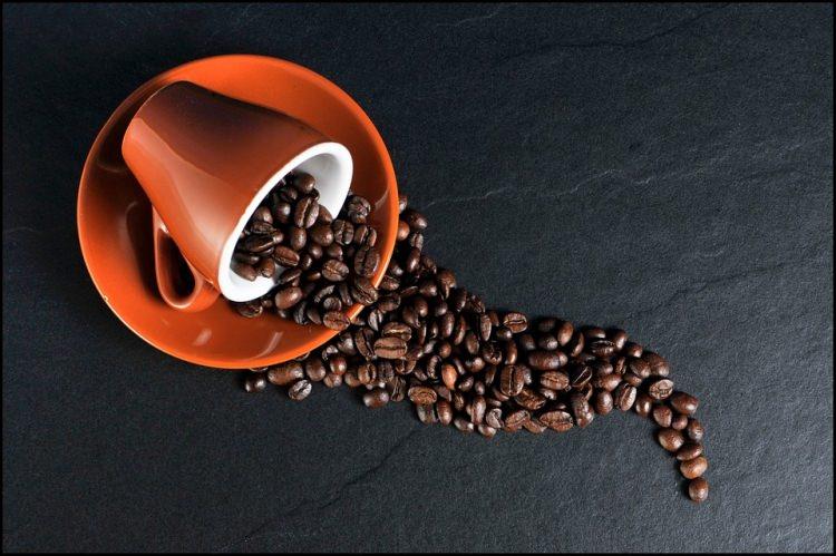 <p>Yapılan çalışmalara göre, kafeinin faydalı ve zararlı yanları tüm yönleriyle olmasa da ortaya konulmaya başladı. </p>
