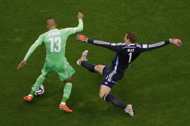 <p><strong>Manuel Neuer</strong><br />
<br />
Neuer Schalke’den Bayern Münih’e geçtiğinde büyük yankı uyandırmıştı. Kaleci sıkıntısı çekmeyen Almanların en önemli güçlerinden. Manuel Neuer özellikle Cezayir maçında önemli bir performans sergiledi. Maçta adeta bir libero gibi oynadı. Almanya’nın çeyrek finaldeki Fransa maçında da en önemli isimlerinden biri oldu.</p>