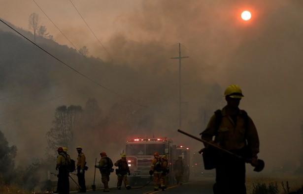 <p>ABD'nin Kaliforniya eyaletinde çıkan orman yangınının yerleşim bölgelerine sıçraması sonucu, 24 ev zarar gördü.</p>

<p> </p>
