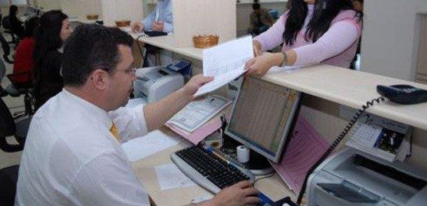 <p><strong>2000 KOMİSER YARDIMCISI</strong><br />
<br />
Bunun yanında 2000 tane de komiser yardımcısı alınacak. Bu personel ilk derece amirlik eğitimi aldıktan sonra mezun olup göreve başlayacak. Personelin 1.800'ü erkek 200'ü kadınlardan oluşacak.</p>
