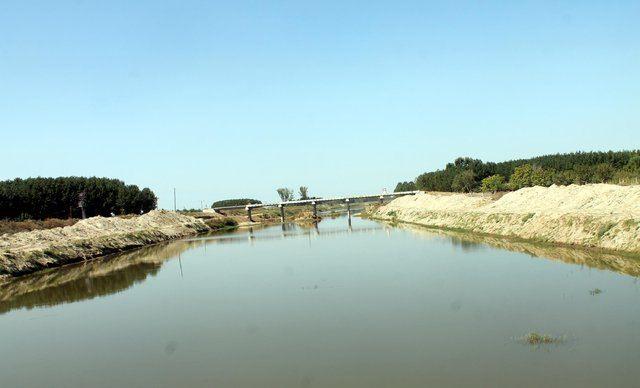 <p>Edirne’de, Yunanistan ile sınırı oluşturan ve her yıl taşkınlarla gündeme gelen Meriç Nehri’nde, Devlet Su İşleri (DSİ) tarafından başlatılan 7 bin 800 metrelik ‘Kanal Edirne’ projesinin 7 bin 100 metrelik bölümü tamamlandı. </p>

<p> </p>

