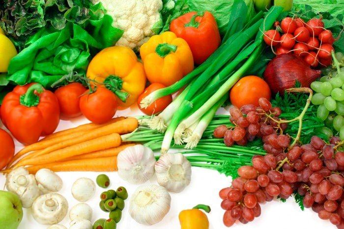 <p>Sebze, meyve ve kuru baklagil tüketimii ve fiziki aktiviteyi arttırarak kalın bağırsak oluşumunun yüzde 40'lara varan oranda azaltılabilir.</p>
