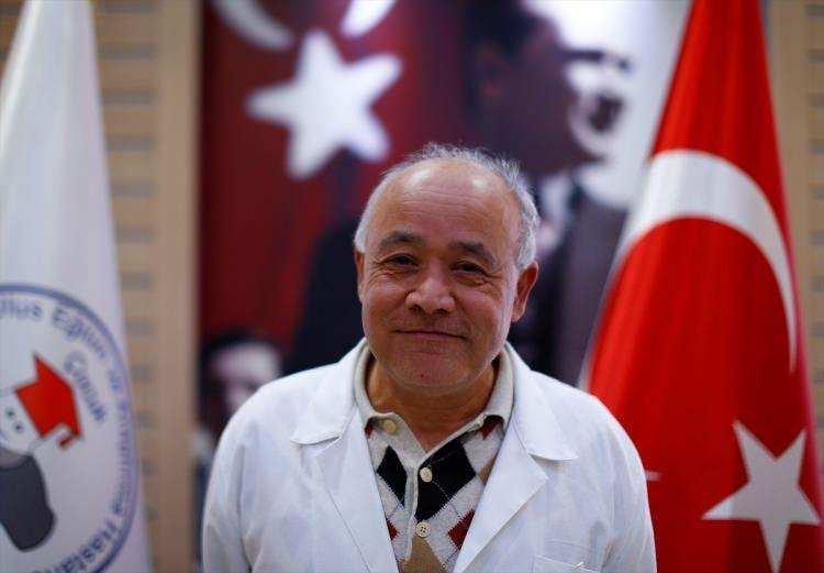 <p><strong>Dr. Gürses Şahin,</strong> löseminin çocukluk çağında görülen en sık kanser türleri arasında olduğunu belirterek <strong>"Başarı şansı oldukça yüksektir. Kanser hastalarını kötü iyi diye sınıflandırmadan önce kronik hastalıklardan daha iyi sınıfta olduğunu söyleyebiliriz. </strong>3 yıllık bir tedaviyle hastalığı tamamen atlatmak söz konusu." dedi.</p>
