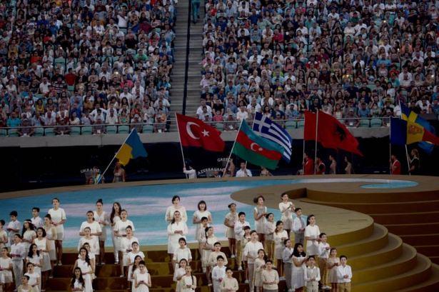 <p>Azerbaycan'ın başkenti Bakü'nün ev sahipliğinde ilk kez düzenlenen Avrupa Oyunları, 68 bin seyirci kapasiteli Bakü Ulusal Stadyumu'nda gerçekleştirilen kapanış töreniyle sona erdi.</p>
