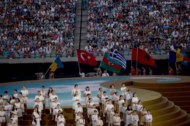 <p>Azerbaycan'ın başkenti Bakü'nün ev sahipliğinde ilk kez düzenlenen Avrupa Oyunları, 68 bin seyirci kapasiteli Bakü Ulusal Stadyumu'nda gerçekleştirilen kapanış töreniyle sona erdi.</p>