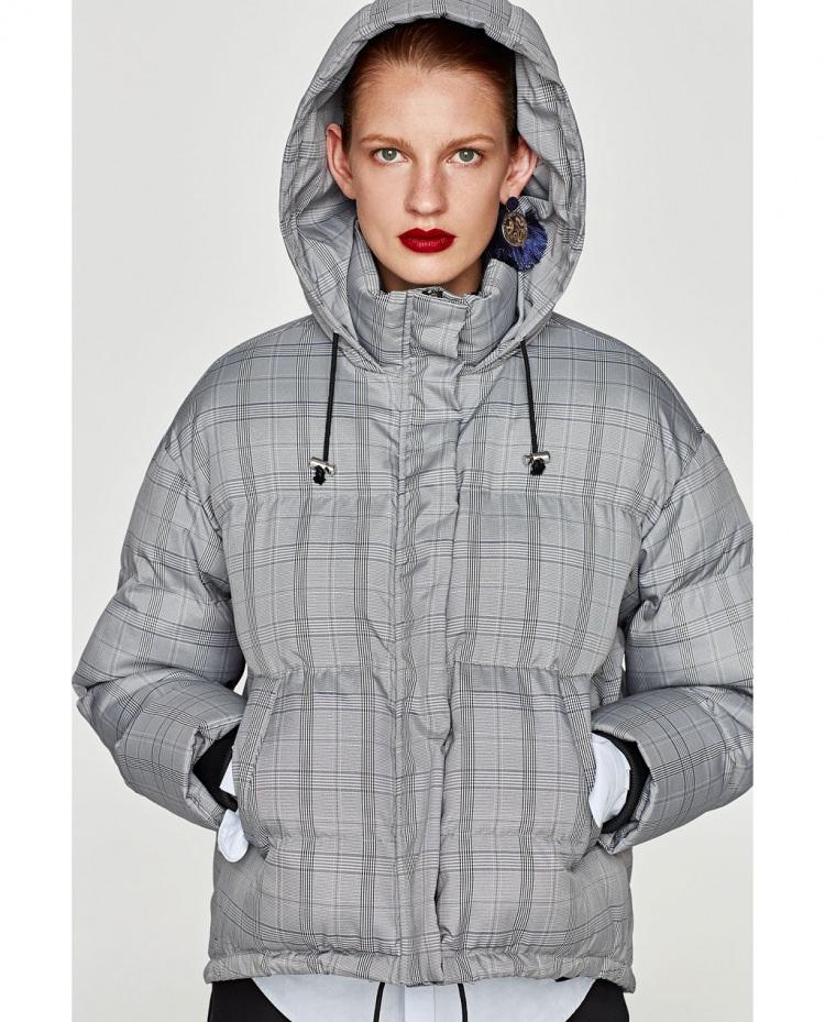 <p>Oversize kıyafetlerin trend olduğu şu sıralarda sizde şişme montlarla modaya uyabilirsiniz.</p>