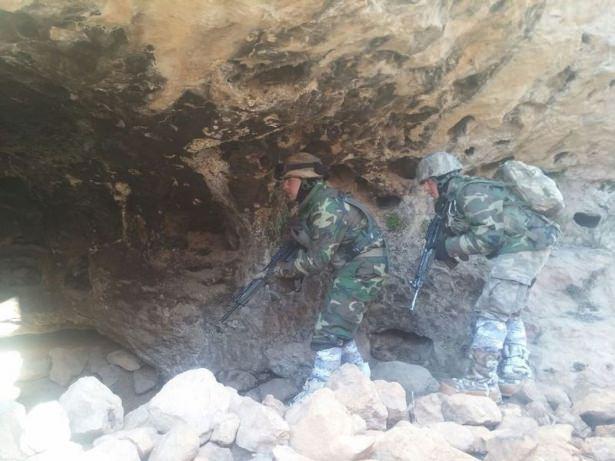 <p>Yazlıca (Herekol) Dağı Akmeşe ve Kurt Deresi bölgesinde PKK'lı teröristlerin kışa hazırlık kapsamında yığınaklanma faaliyeti yaptıkları, özellikle il ve ilçelerde gittikçe yoğunlaşan operasyonların bu yerleşim yerlerinde kış boyunca barınamayacakları düşüncesine sahip oldukları ve kış süresince hayatlarını dağlarda barınarak geçirme, baharın gelişiyle tekrar il ve ilçelere inme yönünde talimat aldıkları öğrenildi.</p>
<p> </p>