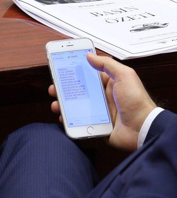 <p>Gelen mesajda &ldquo;5 dakika sonra soruşturma komisyonu raporunun g&ouml;r&uuml;şmelerine başlanacaktır. Muhalefetin sayısı bizden fazla olup, olmayan milletvekillerin acilen gelmeleri rica olunur&rdquo; denildi.&nbsp;</p>
