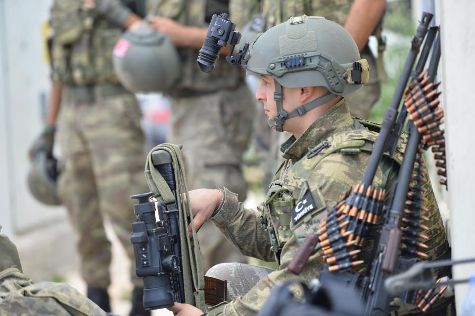<p><strong>308 TERÖRİST ETKİSİZ HALE GETİRİLDİ</strong></p>
<p>Mardin Nusaybin’de asker ve polisin oluşturduğu karma timlerin operasyonlara büyük bir gayret ve motivasyonla hazırlandığı belirtildi. Güvenlik güçlerine Türkiye’nin dört bir tarafından kendilerine gönderilen mektup ve mesajların büyük moral ve güç kazandırdığı ifade edildi.</p>