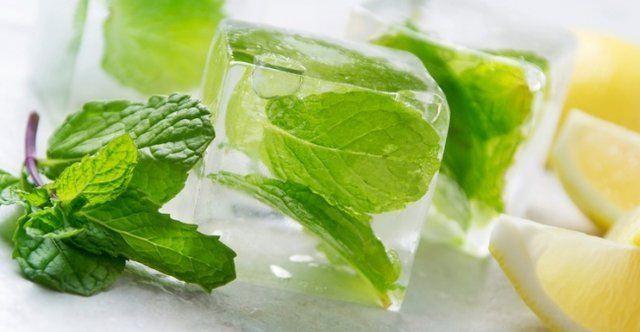 <p>Maydanoz, dereotu gibi otlarınızı buz küpü tepsisinde dondurursanız, vitaminlerini korumuş olursunuz.</p>
<p> </p>
