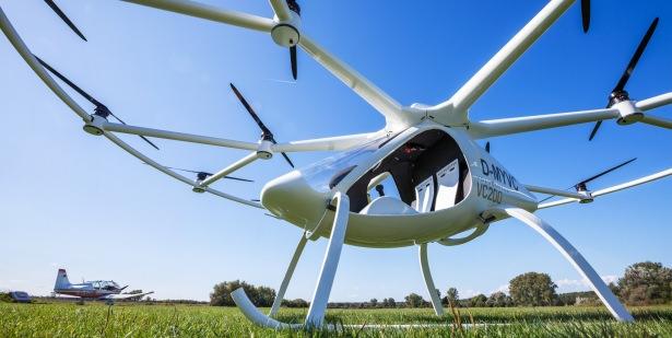 <p>Ehang 184, engellerden kaçınmasını sağlayacak sensörlerle donatılmış durumda ancak uçuş sırasında yolcuların kontrolü devralmasının hiçbir yolu yok.</p>