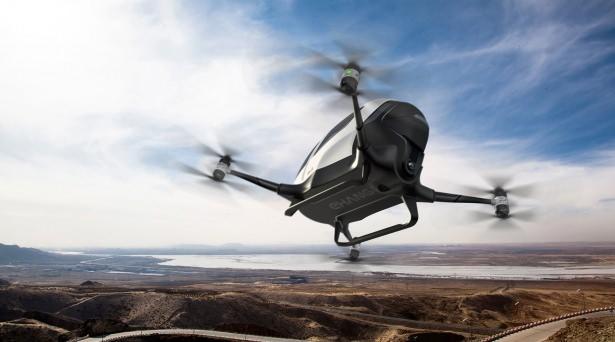 <p>Ancak Ehang Ocak ayında CNN'e yaptığı açıklamada drone'un otomatik bir acil iniş programına sahip olacağını ve ihtiyaç duyulması halinde yerden kumanda edilebileceğini söylemişti. Yolcu taşıyabilen drone modelinin 200 - 300 bin dolara mal olacağı tahmin ediliyor.</p>

<p> </p>

<p> </p>
