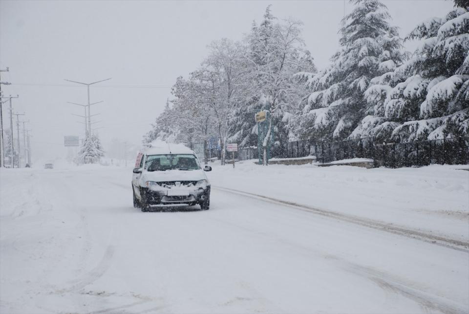 <p>Burdur’un Karamanlı ilçesinde kar yağışı etkili oldu.</p>

<p> </p>
