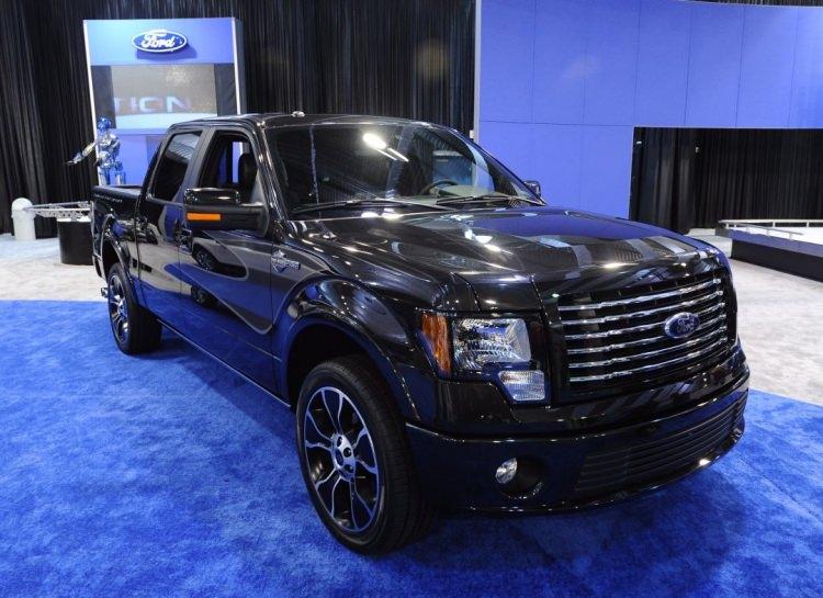 <p>FORD'U 5'E KATLIYOR</p>

<p>Apple'ın parası ABD'li otomotiv devi Ford'un piyasa değerini 5'e katlıyor. Ford'un piyasa değir 47,7 milyar dolar.</p>
