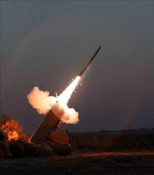 WS-1 roket sistemi Üzerine şekillenen 302mm çapındaki Kasırga roketi; fren halkası takılı olarak 80km, fren halkası takılı olmadan 100km menzile ulaşabilmektedir.