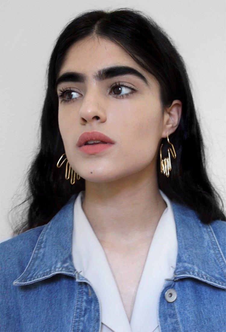 <p>Natalia Castellar, sosyal medyada kaşlarıyla dalga geçenler yüzünden oldukça kötü günler geçirdi. Ama 17 yaşındaki genç kız yılmadı.</p>