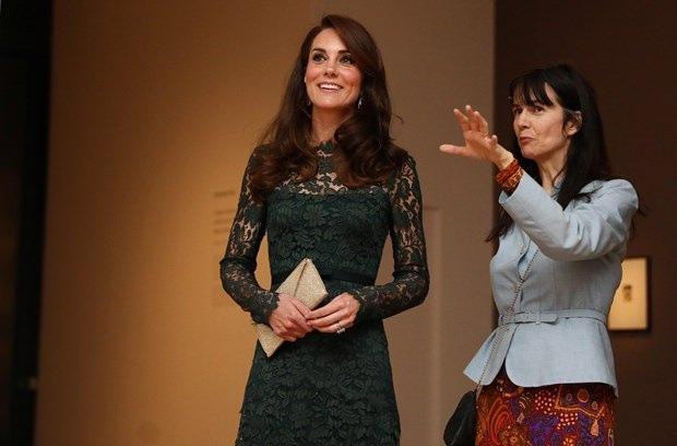 <p>Sanat eğitimi alan Düşes, kendi çocuklarını da sanat konusunda çabalamaları için teşvik ettiğini belirtti.</p>