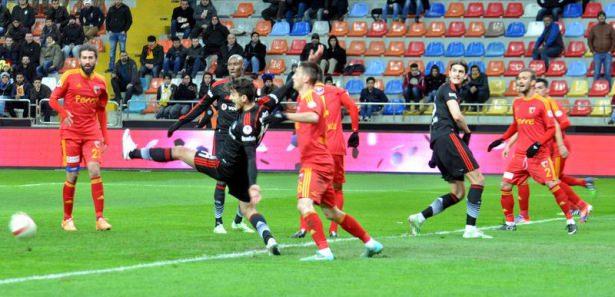 <p>Ziraat Türkiye Kupası son 16 turunda Kayserispor, sahasında Beşiktaş'ı 1-0 yenerek çeyrek finale yükseldi.</p>