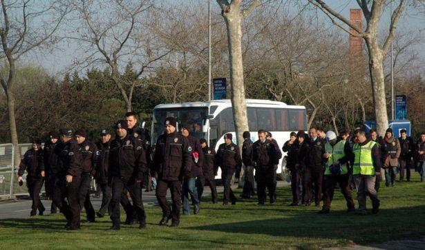 <p>İstanbul Kazlıçeşme Meydanı’nda Nevruz için hazırlıklar tamamlandı.</p>