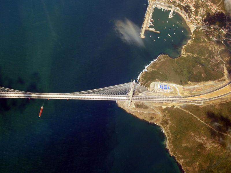 <p>Köprü, takılan Türk bayrakları, çekilen şeritleri ile 5 bin metre yükseklikten böyle gözüküyor.</p>

<p> </p>
