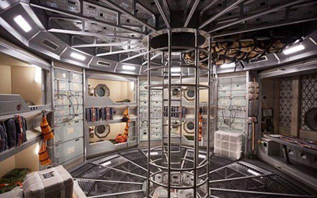 <p>MAV’ın (Mars'a İniş Aracı) iç mekanı yükü azaltmak için çok sade olacak. Bu tek yön bir uzay taksisi sadece, bir yaşam alanı değil. Hatta mühendisler koltuk bile koymayabilir, ki bu durumda astronotların tüm yolculuk sırasında ayakta durması gerekecek.</p>

<p> </p>
