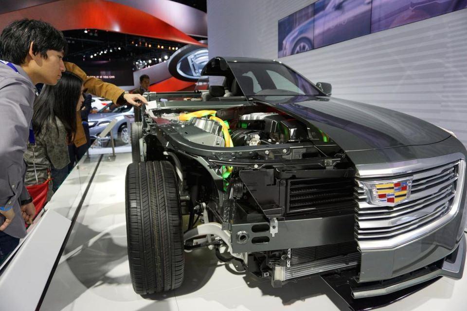 <p> 2017 Cadillac CT6 Plug-in Hybrid </p>
