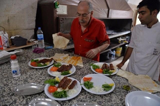 <p>Herkes Türk kebaplarını takdir ederken İsviçre yetkilileri neden buna engel olmaktadır, o zaman biz de pizza gibi fast foodları Türkiye'de yasaklayalım. </p>
