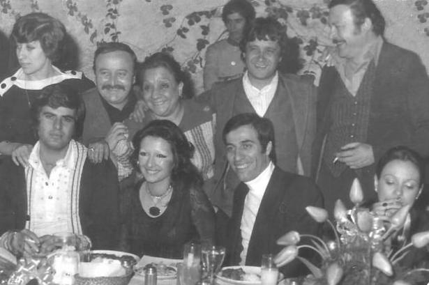 <p>Arkadaşlarıyla bile sadece ‘neşeli gül' olabildiği zamanlarda görüştü...</p>
