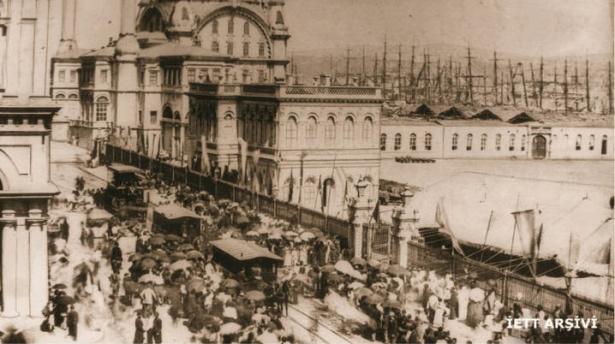<p>1871 - İstanbul'da toplu ulaşımın miladi sayılan atlı tranvayların hizmete giriş töreni, Tophane, aynı zamanda İETT'nin kuruluş tarihi.</p>

<p> </p>
