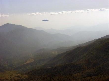 Sovyet gizli servisi KGB arşivinden çıktığı iddia edilen bu görüntülerdeki cismin UFO olup olmadığı tartışılıyor.