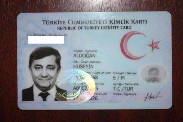 <p>Kimlik kartı nereye teslim edilir? <br />
<br />
Kimlik kartı yurt içinde kişinin başvuru sırasında bildirdiği adrese, yurt dışında kimlik kartı almak için başvuran kişiler adına düzenlenen kimlik kartları, Genel Müdürlük tarafından, dış temsilciliklerce ilgilisine teslim edilmek üzere Dışişleri Bakanlığına gönderilir.</p>