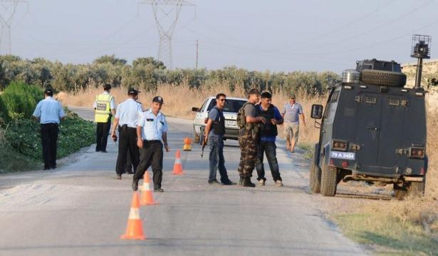 <p>Kilis'te IŞİD militanları Türk askerlerine saldırdı, 1 astsubay şehit olurken 4 asker yaralandı. Askerin açtığı karşı ateşte de 1 IŞİD militanı öldürüldü. İşte Kilis'ten son kareler...</p>