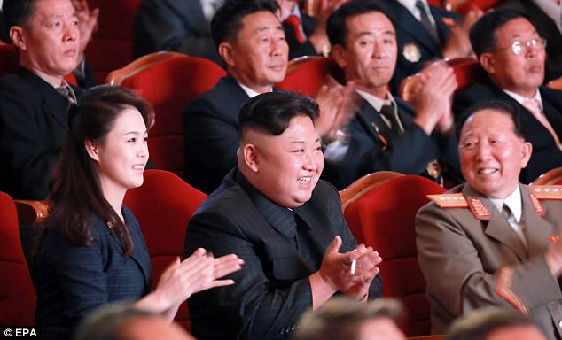 <p>Kore Merkez Haber Ajansı (KCNA), Kim Jong Un'un nükleer bomba testine katkıda bulunan nükleer bilim adamlarını ve diğer üst düzey askeri ve parti yetkililerini tebrik etmek için büyük bir kutlama düzenlediğini açıkladı.</p>
