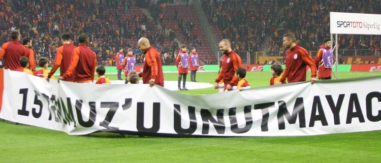 <p><strong>MAÇTAN KARELER...</strong></p>
