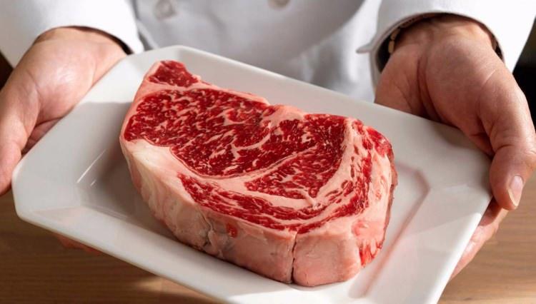 <p>Kalp sağlığınızı korumak için sınırlı kırmızı et tüketin. </p>
